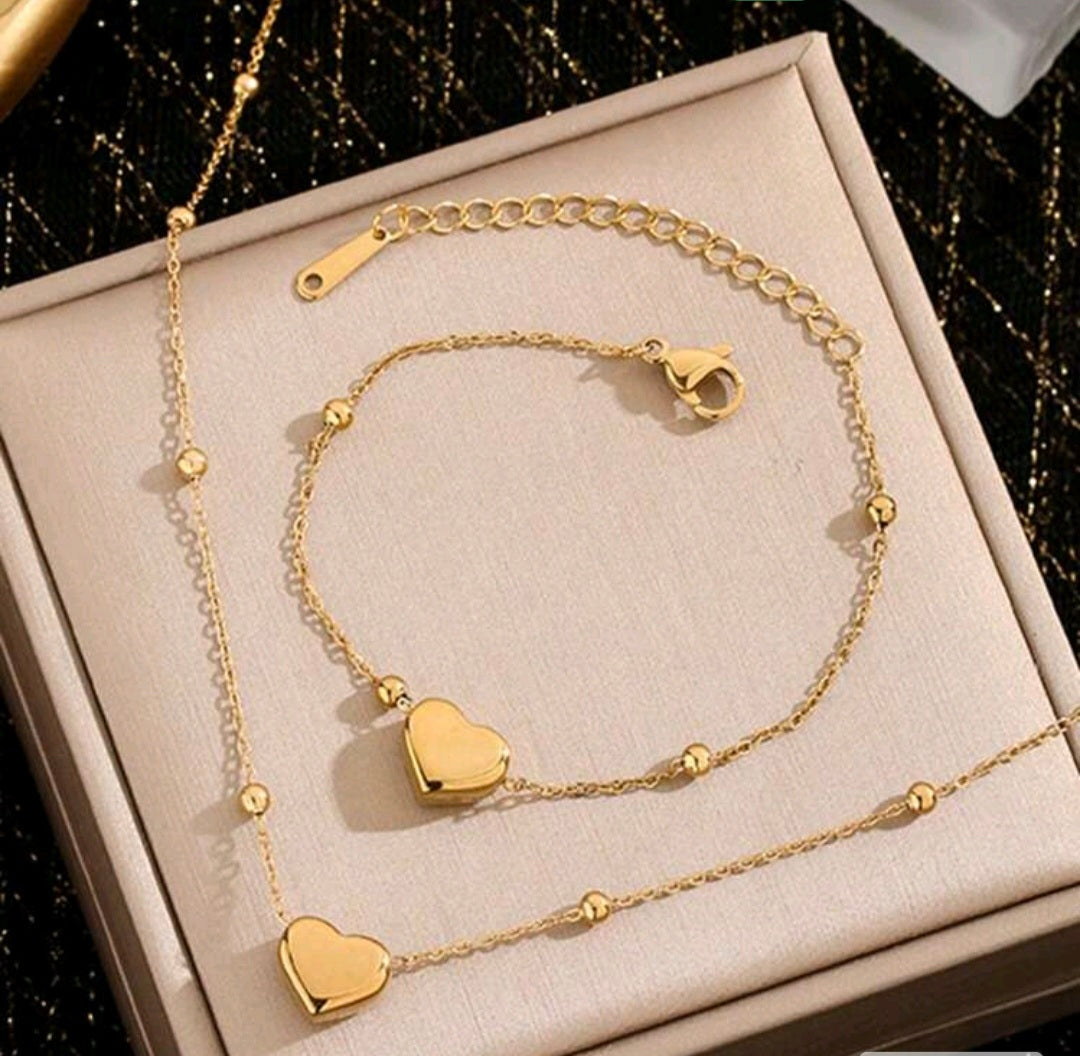 "Elegant smykkesæt med perlehalskæde og armbånd i 18K guld - julegave til kvinder"