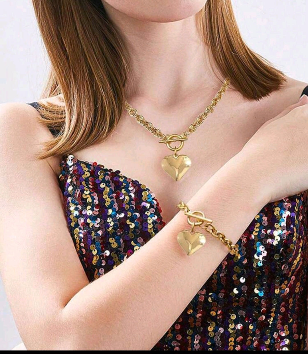 Elegant modedesign halskæde i 18K guld - moderne smykke til modebevidste kvinder