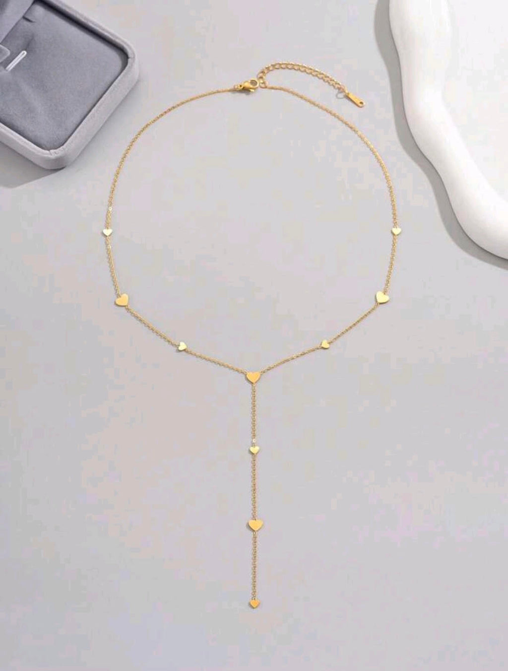 Detalje af 18K guldbelagt kæde - kvalitetssmykke til kvinder og mænd